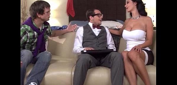  Hilarious - Geek Creates Android of Friend&039;s Hot Mother - Ava Addams